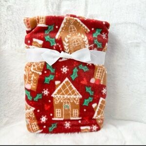*NEW* Betsey Johnson Christmas Gingerbread House Hand Towels (set of 2)